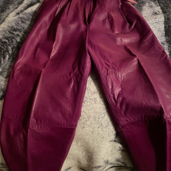 Real leather vintage pants waist 27 inches and butt area 38 inches - Picture 3 of 8